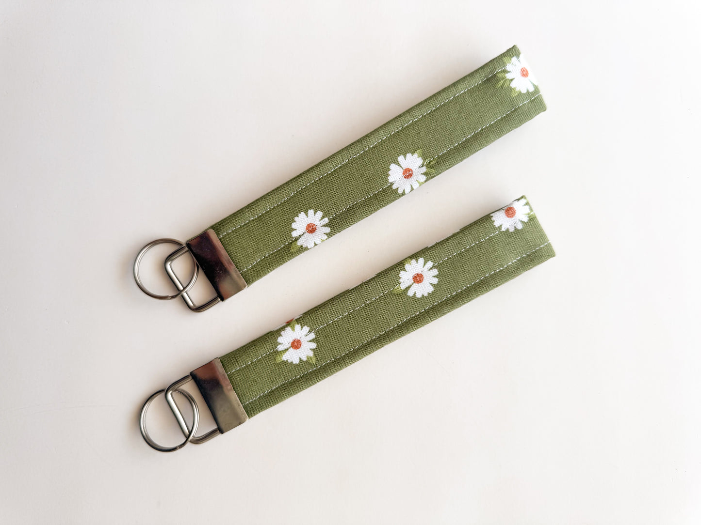 Falling Daisies Keychain Wristlet