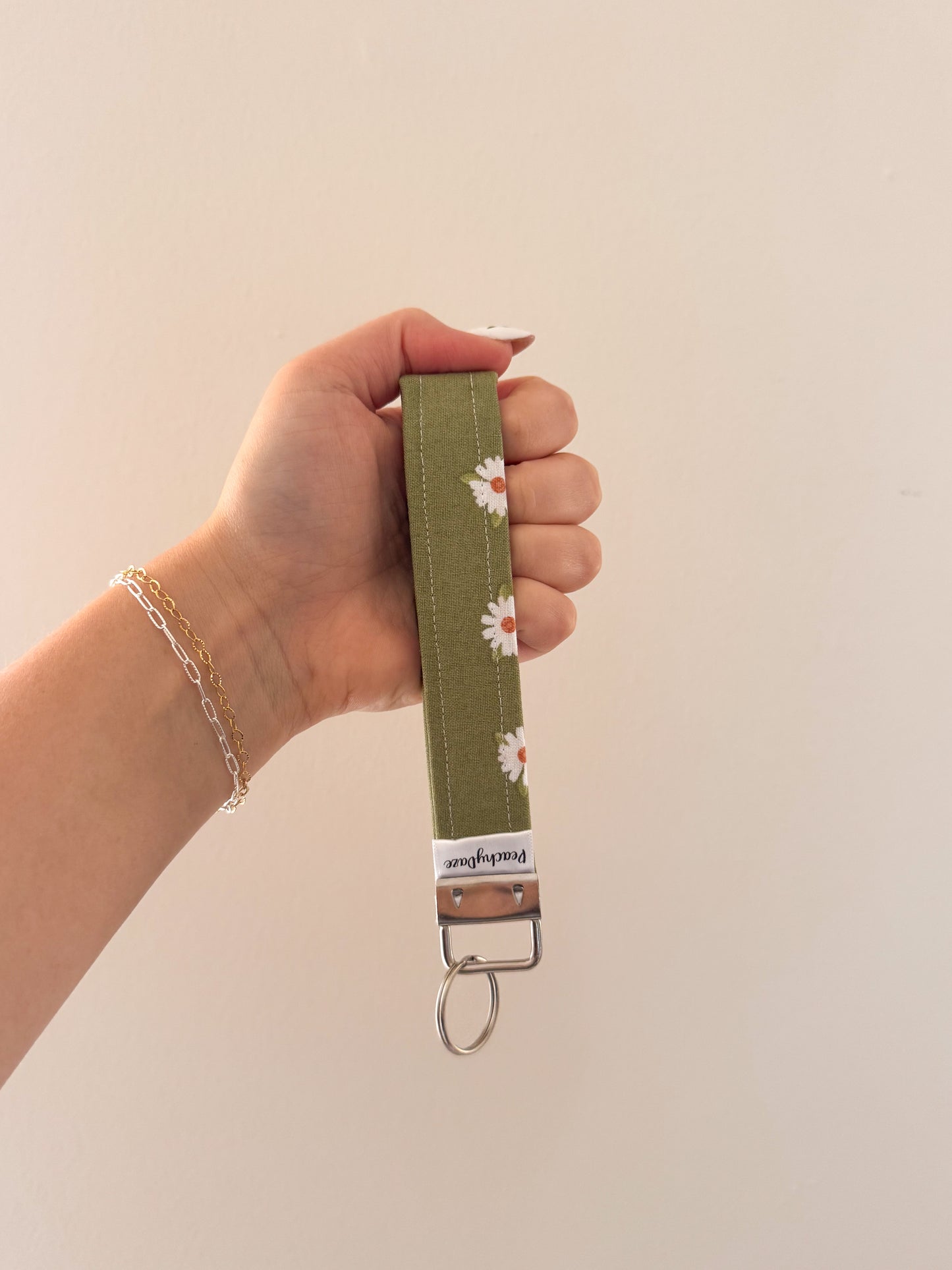 Falling Daisies Keychain Wristlet