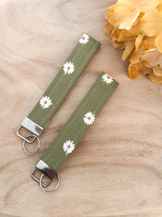 Falling Daisies Keychain Wristlet