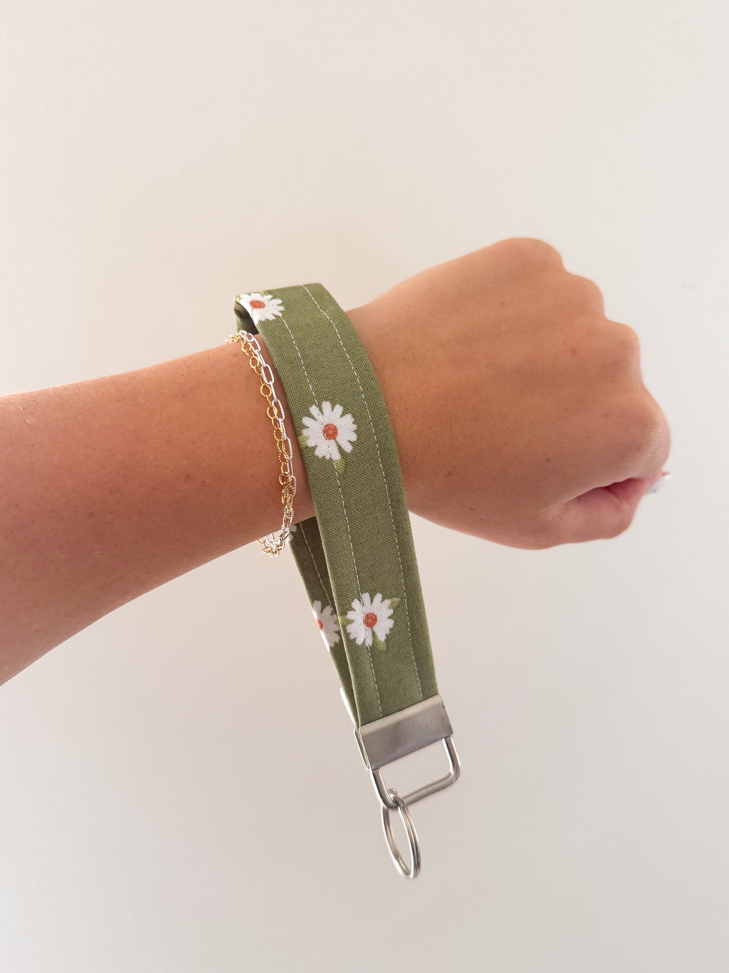Falling Daisies Keychain Wristlet